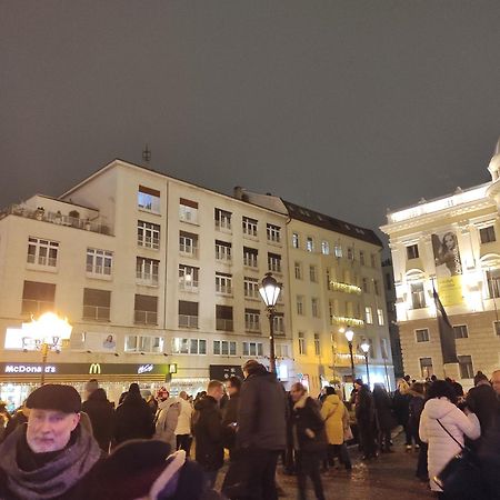 Apartman Old Centre - Rybarska Brana Μπρατισλάβα Εξωτερικό φωτογραφία