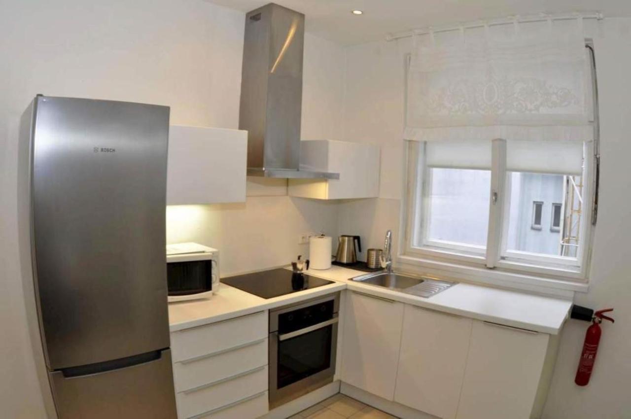 Apartman Old Centre - Rybarska Brana Μπρατισλάβα Εξωτερικό φωτογραφία